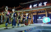 纸为载体绣传千年！贵州村T上演国内首场纸艺苗绣非遗时尚大秀
