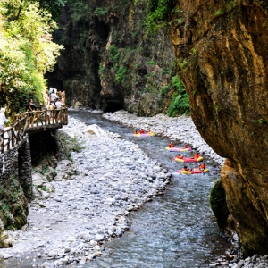 不约而桐 梓等你来 贵州桐梓水银河大峡谷漂流等你来体验